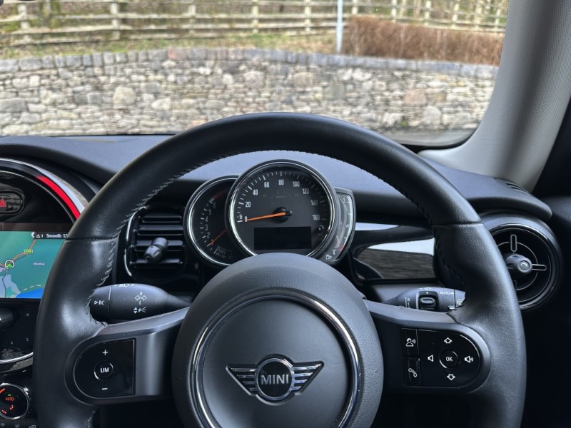 2021 (21) MINI HATCHBACK 1.5 Cooper Classic 3dr Auto 5146436