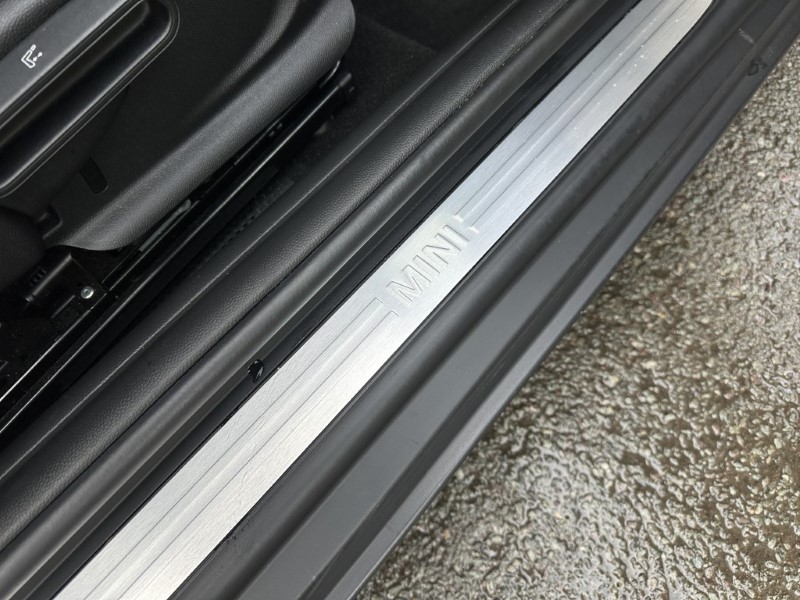 2021 (21) MINI HATCHBACK 1.5 Cooper Classic 3dr Auto 5146396