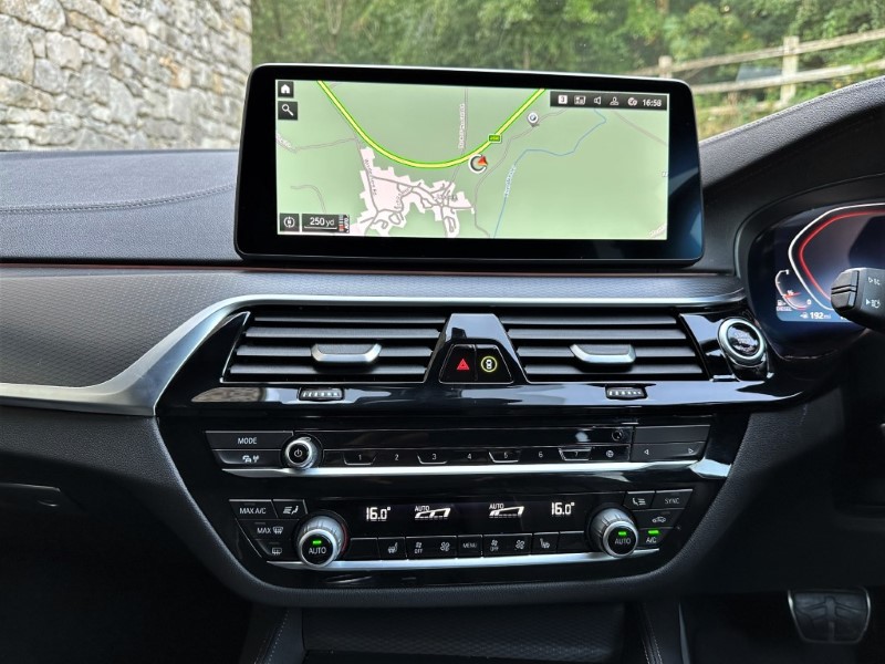 2021 (21) BMW 5 SERIES 520d xDrive MHT M Sport Touring  5155073