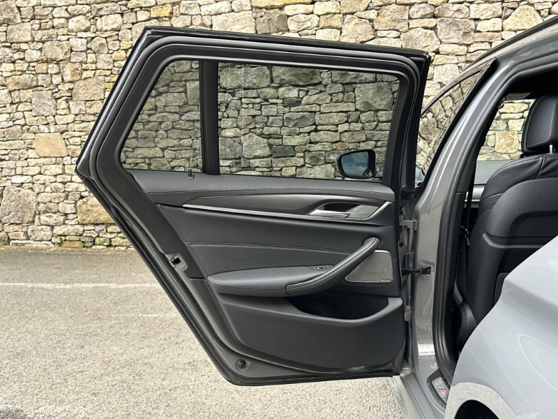 2021 (21) BMW 5 SERIES 520d xDrive MHT M Sport Touring  5167627