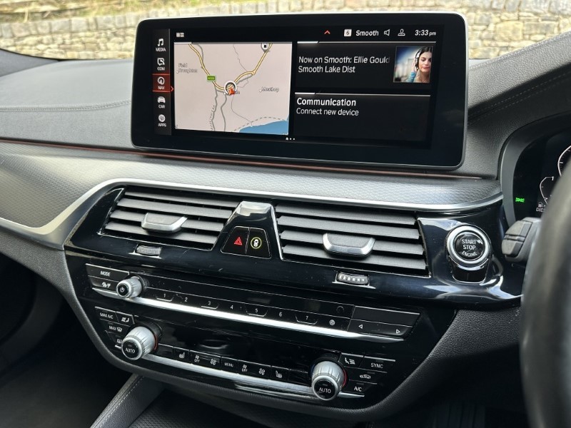 2021 (21) BMW 5 SERIES 520d xDrive MHT M Sport Touring  5167805