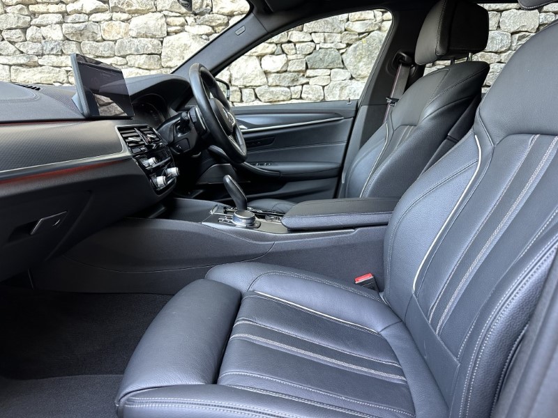 2021 (21) BMW 5 SERIES 520d xDrive MHT M Sport Touring  5155088