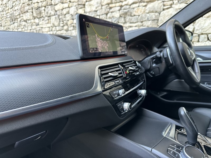 2021 (21) BMW 5 SERIES 520d xDrive MHT M Sport Touring  5155096