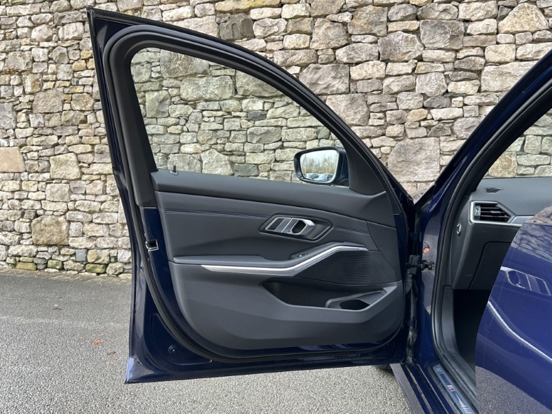 2023 (23) BMW 3 SERIES 320i M Sport 4dr Saloon  5165151