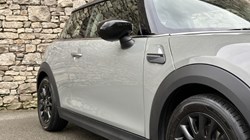 2022 (72) MINI HATCHBACK 1.5 Cooper Classic 3dr Auto 5149063