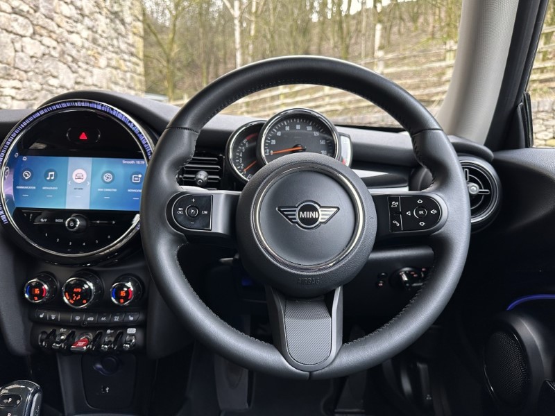 2022 (72) MINI HATCHBACK 1.5 Cooper Classic 3dr Auto 5149013