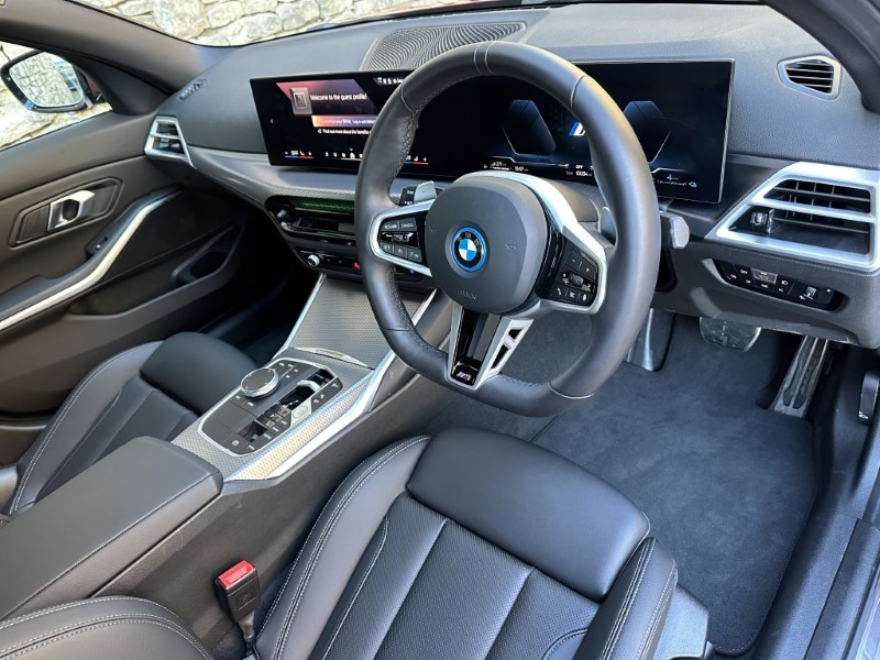 2025 (75) BMW 3 SERIES 330e M Sport Saloon 5118182