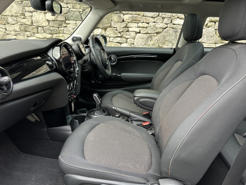 2022 (72) MINI HATCHBACK 1.5 Cooper Classic 3dr Auto 5178406