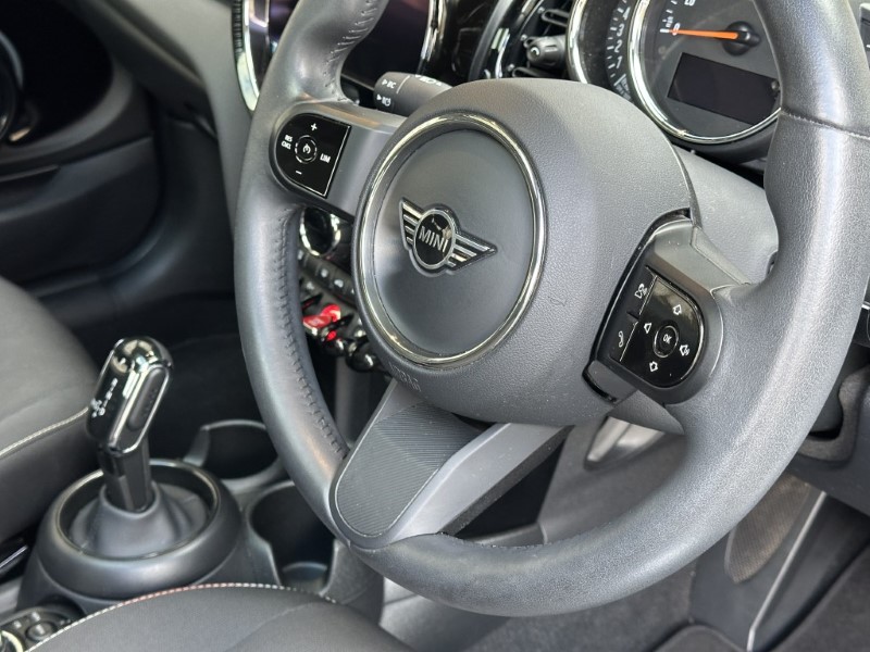 2022 (72) MINI HATCHBACK 1.5 Cooper Classic 3dr Auto 5178384