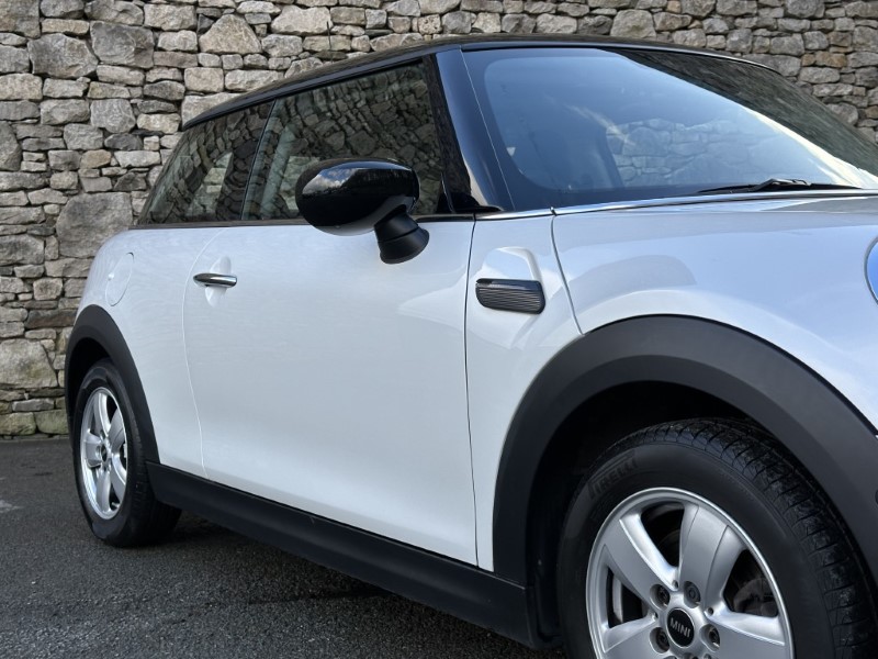 2022 (72) MINI HATCHBACK 1.5 Cooper Classic 3dr Auto 5178440