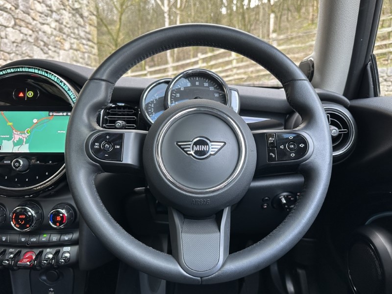 2022 (72) MINI HATCHBACK 1.5 Cooper Classic 3dr Auto 5178391