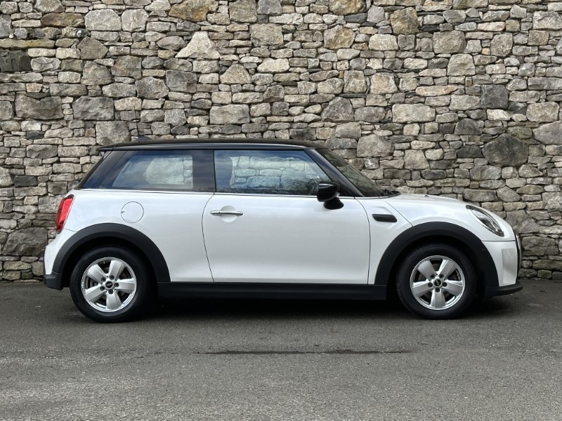 2022 (72) MINI HATCHBACK 1.5 Cooper Classic 3dr Auto 5178377