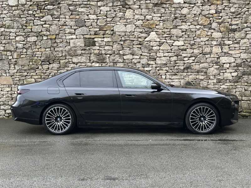2026 (26) BMW i7 xDrive60 M Sport Pro  5151781