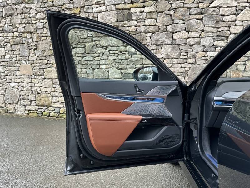 2026 (26) BMW i7 xDrive60 M Sport Pro  5151821