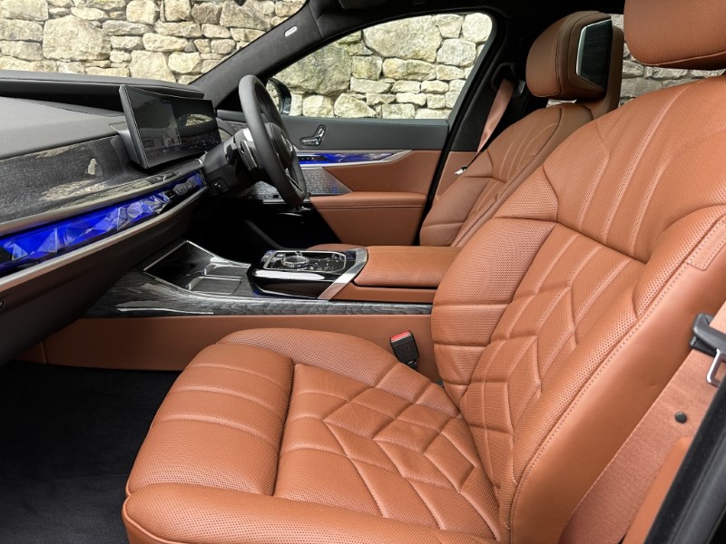 2026 (26) BMW i7 xDrive60 M Sport Pro  5151812