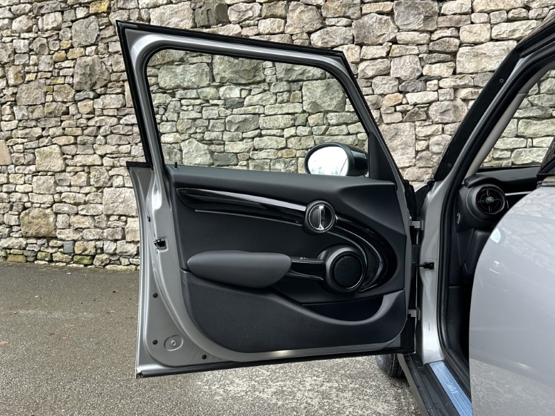 2023 (23) MINI HATCHBACK 1.5 Cooper Classic Premium 5dr Auto 5174762