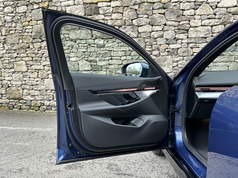 2025 (75) BMW 5 SERIES 520i M Sport Pro Saloon  5195604