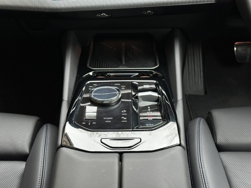 2025 (75) BMW 5 SERIES 520i M Sport Pro Saloon  5195577