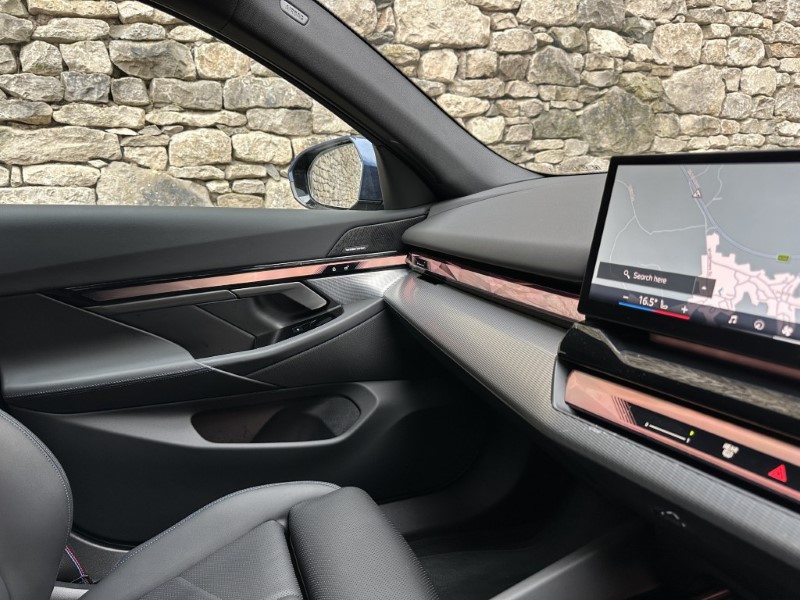 2025 (75) BMW 5 SERIES 520i M Sport Pro Saloon  5195581