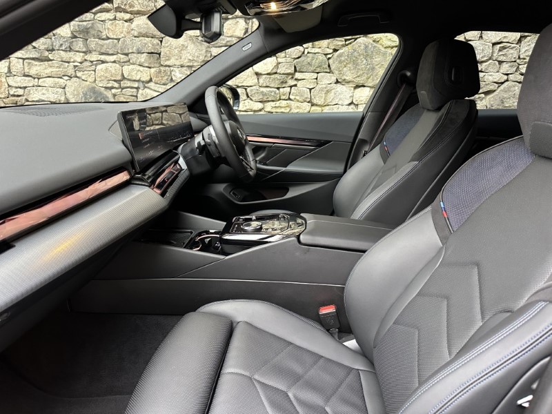 2025 (75) BMW 5 SERIES 520i M Sport Pro Saloon  5195595