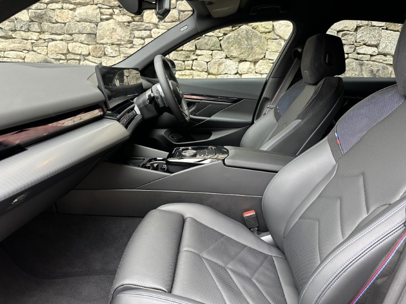 2025 (75) BMW 5 SERIES 520i M Sport Pro 4dr Auto 5198384