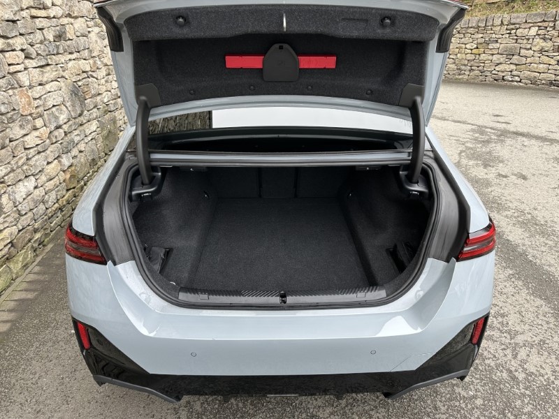 2025 (75) BMW 5 SERIES 520i M Sport Pro 4dr Auto 5198358