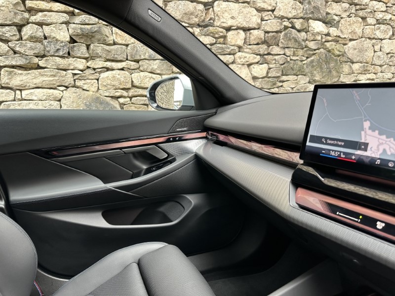 2025 (75) BMW 5 SERIES 520i M Sport Pro 4dr Auto 5198370