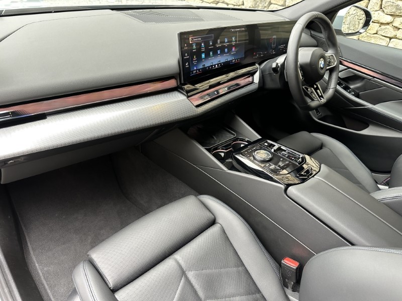 2025 (75) BMW 5 SERIES 520i M Sport Pro 4dr Auto 5198386