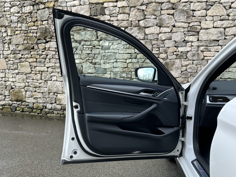 2020 (70) BMW 5 SERIES 520d MHT M Sport Saloon  5232300