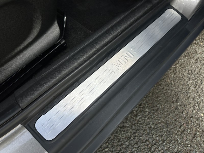 2019 (19) MINI HATCHBACK 1.5 Cooper Exclusive II 5dr 5228897