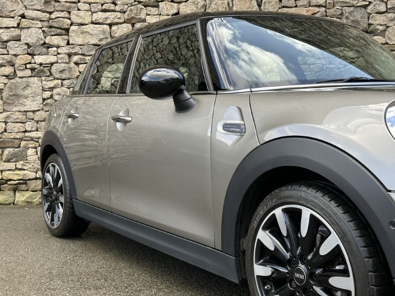 2019 (19) MINI HATCHBACK 1.5 Cooper Exclusive II 5dr 5228951