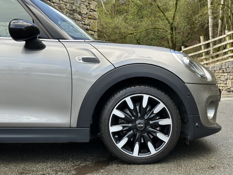 2019 (19) MINI HATCHBACK 1.5 Cooper Exclusive II 5dr 5228949