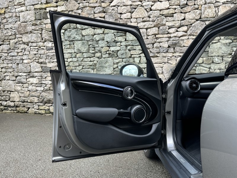 2019 (19) MINI HATCHBACK 1.5 Cooper Exclusive II 5dr 5228926