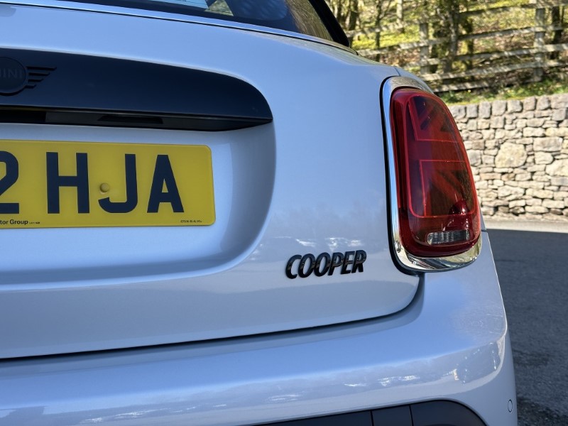 2022 (72) MINI HATCHBACK 1.5 Cooper Exclusive 5dr Auto 5254887