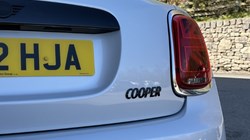 2022 (72) MINI HATCHBACK 1.5 Cooper Exclusive 5dr Auto 5254887