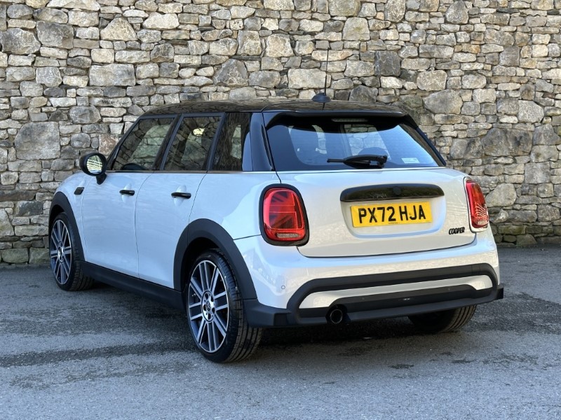 2022 (72) MINI HATCHBACK 1.5 Cooper Exclusive 5dr Auto 1