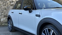 2022 (72) MINI HATCHBACK 1.5 Cooper Exclusive 5dr Auto 5254949
