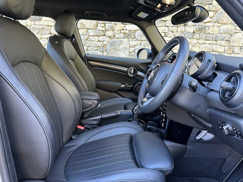 2022 (72) MINI HATCHBACK 1.5 Cooper Exclusive 5dr Auto 5254890