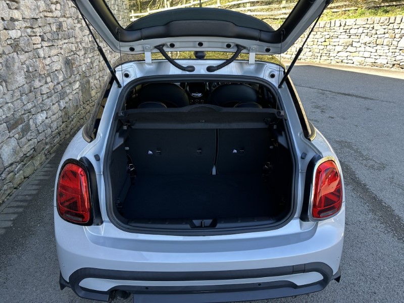 2022 (72) MINI HATCHBACK 1.5 Cooper Exclusive 5dr Auto 5254888