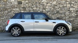 2022 (72) MINI HATCHBACK 1.5 Cooper Exclusive 5dr Auto 5254883
