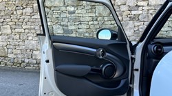 2022 (72) MINI HATCHBACK 1.5 Cooper Exclusive 5dr Auto 5254925