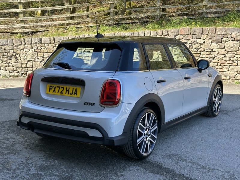 2022 (72) MINI HATCHBACK 1.5 Cooper Exclusive 5dr Auto 5254950