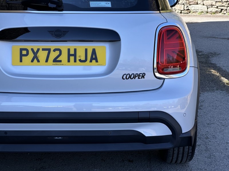 2022 (72) MINI HATCHBACK 1.5 Cooper Exclusive 5dr Auto 5254886