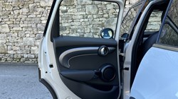 2022 (72) MINI HATCHBACK 1.5 Cooper Exclusive 5dr Auto 5254926