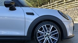 2022 (72) MINI HATCHBACK 1.5 Cooper Exclusive 5dr Auto 5254946