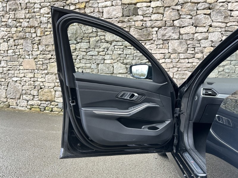 2021 (21) BMW 3 SERIES 320i M Sport Touring  5244354