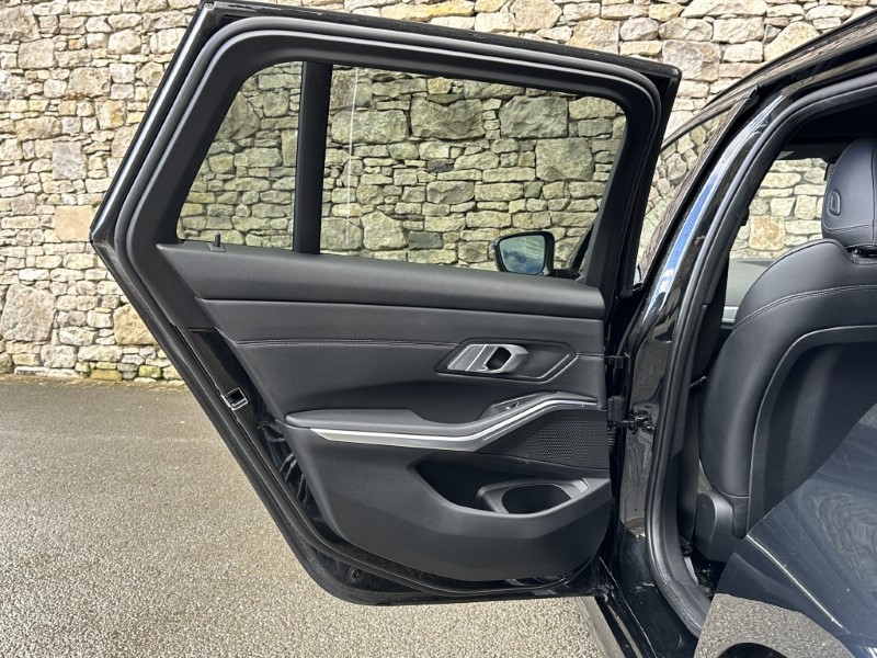 2021 (21) BMW 3 SERIES 320i M Sport Touring  5244355