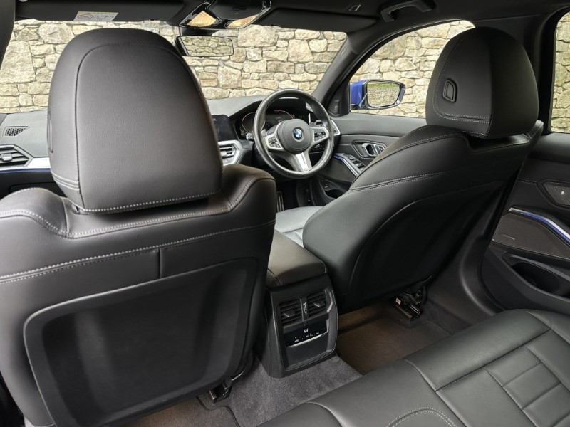 2020 (70) BMW 3 SERIES 320d MHT M Sport 5dr Touring  5250440