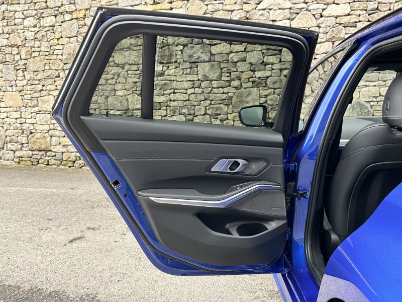 2020 (70) BMW 3 SERIES 320d MHT M Sport 5dr Touring  5250439