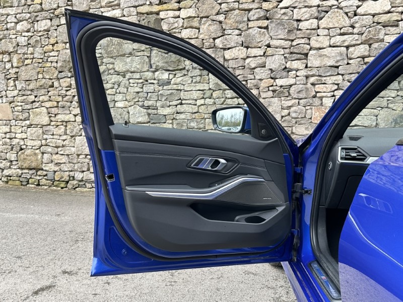 2020 (70) BMW 3 SERIES 320d MHT M Sport 5dr Touring  5250438